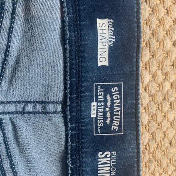 Signature by Levi Strauss & Co. Gold Label Women's Pull-on Skinny Jeans - Picture 5 of 5